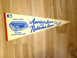 PENNANT IN FELTRO VINTAGE 1977 ALL STAR GAME YANKEE STADIO AL-NL 11,5 X 29,5 BELLO - Foto 1 di 5