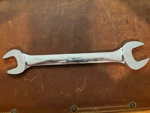 Snap-On VO3440 SAE 1-1/16" x 1-1/4" Open-End Chrome Wrench - Picture 1 of 4