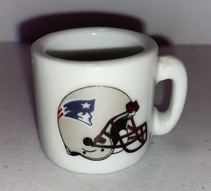 "Mini taza Gumball de cerámica de la NFL de colección con logotipo de los New England Patriots Tom Brady" - Imagen 1 de 2