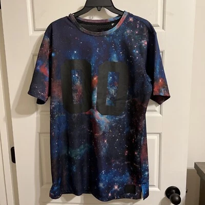 Camiseta On The Byas Masculina M All Over Galaxy Universe Via Láctea Far Out Jersey - Imagem 1 de 3