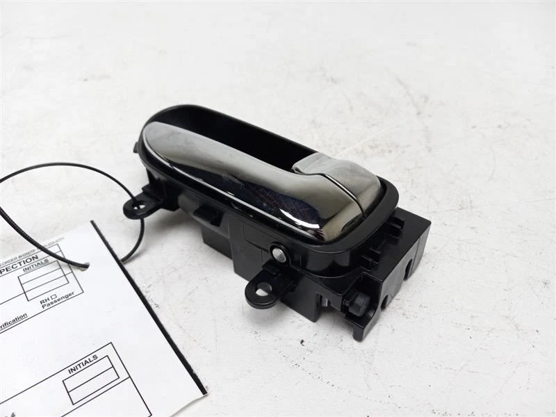 Manija de puerta interior delantera derecha Nissan Rogue 2011-2014 OEM 47447  Foto 1 de 4