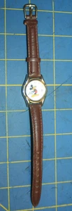 Reloj Disney Mickey Mouse MCK374 Cuero Marrón SIN PROBAR NECESITA BATERÍA NUEVA - Imagen 1 de 6