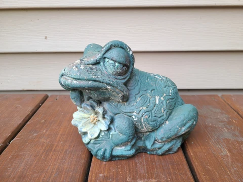 VINTAGE CEMENT/CONCRETE GARDEN THINKING FROG, Green & Yellow Cover