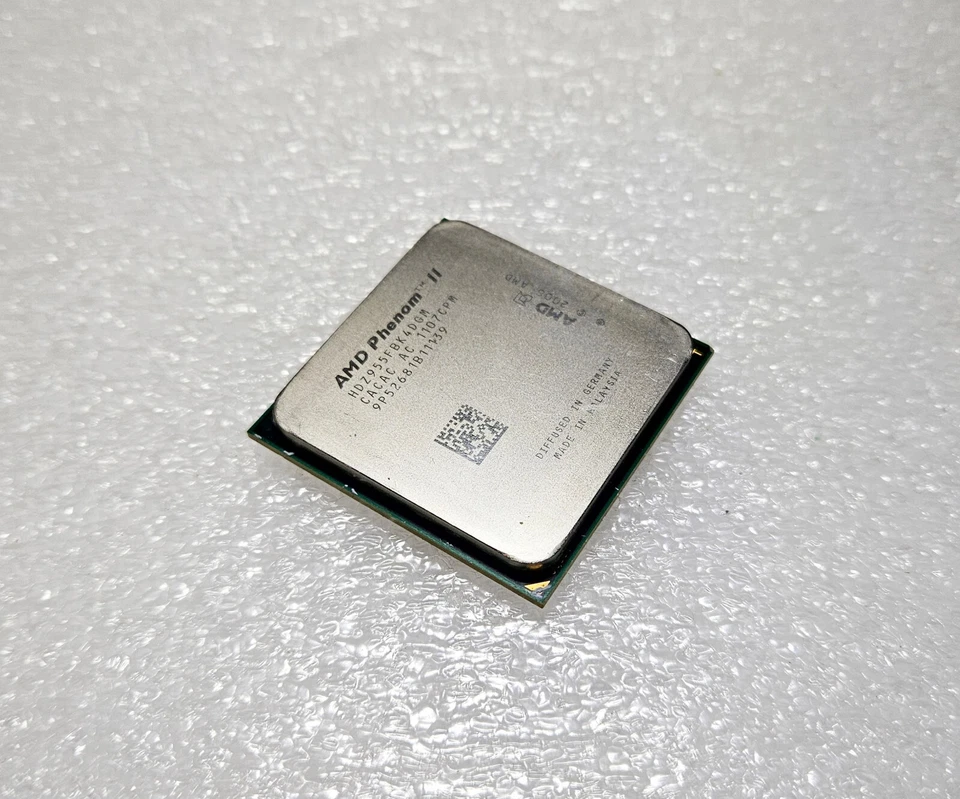 AMD Phenom II X4 955 Black Edition - 3.2 GHz HDZ955FBK4DGM Socket AM2+/AM3 - Image 1 of 1