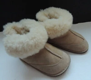 UGG Infant/Baby Booties Size Small S/N 5206 Winter/fall  Boots brown natural - Picture 1 of 8