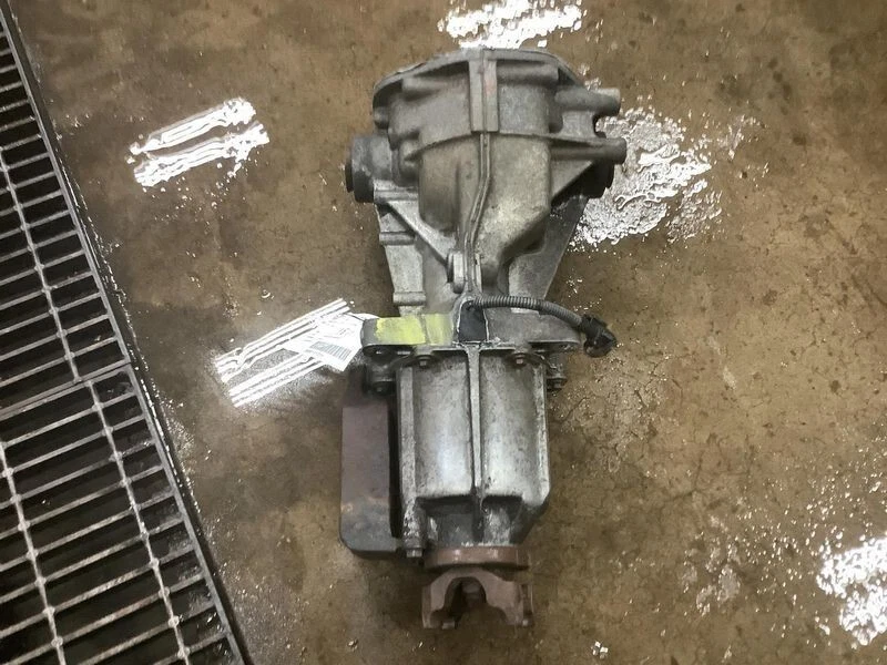 2001-2004 Ford Escape Rear Differential Carrier Assembly OEM - Image 1 of 4