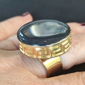 grande anello tondo base dorata con centrale grigio - round cocktail ring - Imagen 1 de 3