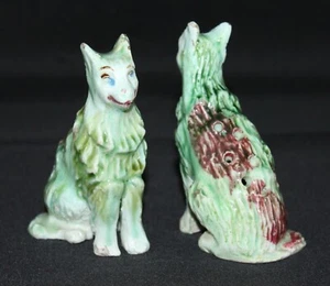 Zwei Keramik-Zahnstocherhalter, dargestellt Hunde. 19. Jahrhundert - Bild 1 von 8