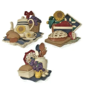 Juego de 3 colgantes de pared de cocina 33373 tetera, pan, pastel. y muffin. - Imagen 1 de 8