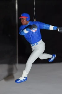 Hallmark Keepsake Ornament Sammy Sosa At The Ball Park serie da collezione 2001 - Foto 1 di 9