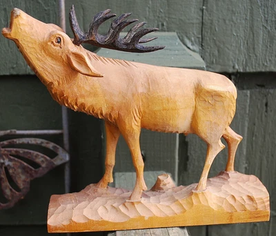 EXCELENTE BOSQUE NEGRO Antigua Escultura Tallada a Mano Ciervo Ciervo Ciervo/Alce Madera de Tilo Foto 1 de 4