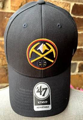 Nuevo con etiquetas Sombrero ajustable DENVER NUGGETS '47 MVP para hombre en azul marino Foto 1 de 4