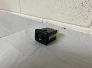2018-2023 CHEVROLET TRAVERSE CONSOLE DUAL USB AUXILIARY JACK ADAPTER PORT OEM - Picture 1 of 8