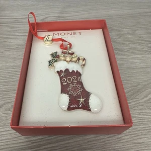 2024 Monet Emaille Strass Weihnachten Maus im Strumpf Ornament Neu im Karton - Bild 1 von 4