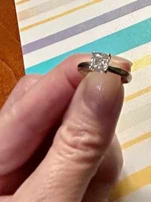 Anillo de aniversario de alianza de boda de diamantes naturales talla princesa de oro de 14K Foto 1 de 3