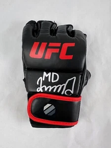 Guante UFC izquierdo autografiado firmado por Merab Dvalishvili verificado por BLOCKS CERTIFICADO DE AUTENTICIDAD MMA - Imagen 1 de 1