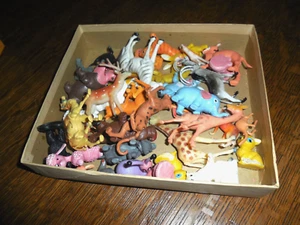 LOT OF 36  MINIATURE PLASTIC ANIMALS ASSORTMENT/VARIETY/SIZES - Picture 1 of 12