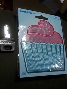 Simplicity Large Iron On Cupcake Applique Patch - Picture 1 of 3