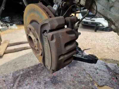 PINZA FRENO DELANTERO IZQUIERDO MERCEDES CLASE V W447 2014-2024 PASAJERO Foto 1 de 4