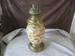 Lampe à pétrole ancienne en porcelaine de Chine – décor d’insectes rare – XIXe - Foto 1 di 16