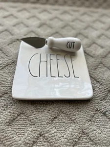 Rae Dunn CHEESE & CUT Cheese Artisan Plate Set Board Knife - Foto 1 di 4