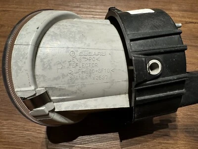 Luz antiniebla del lado derecho del pasajero Subaru Legacy 2005-2009 usada OEM P4013R Foto 1 de 4