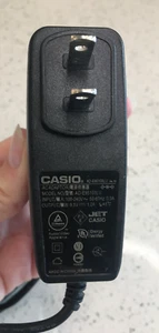 Adaptador de CA Original Casio AD-E95100LU 9.5V 1.0A para Teclado Casio PSM10A-095 (VE) - Imagen 1 de 6
