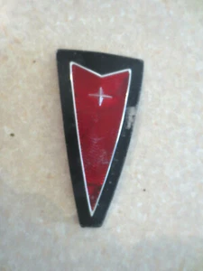 Original Pontiac car plastic badge / emblem / /- - - - - - - ----- - Picture 1 of 6