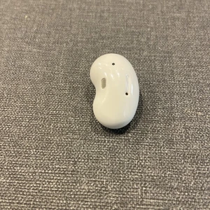 Samsung Galaxy Buds Live SM-R180 Replacement Left Earbud ONLY, White - Photo 1 sur 4