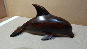 Delfino in legno intagliato a mano ferro o legno di zucchero - Foto 1 di 7