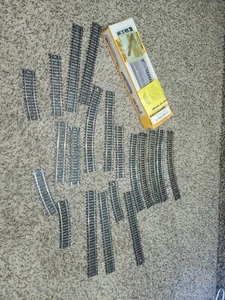 19 pieces Atlas Snap Track + connectors and tacks? - Picture 1 of 4