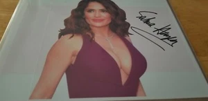 SALMA HAYEK hand-signed BUSTY SEXY  CLEAVAGE CLOSEUP 8x10 authentic w/ COA - Picture 1 of 5