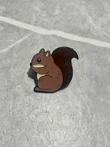 SQUIRREL ENAMEL PIN ANIMAL BADGE CARD GIFT PINS BROOCH squirel Cute NEW 3cm - Picture 1 of 2