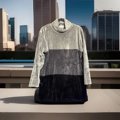 Pullover de terciopelo negro y gris Jones NY Sport para dama 80 % algodón talla mediana  Foto 1 de 4