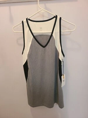 Camiseta sin mangas Tail Activewear para mujer con cuello en V espalda deportiva grande Foto 1 de 4