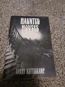 Haunted Houses by Larry Kettelkamp, 1969 Paperback Book - Picture 1 of 8