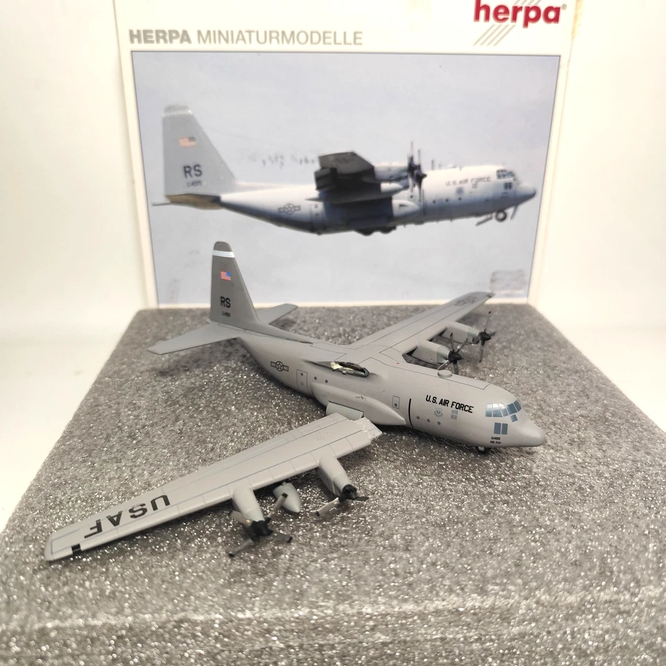 1: 200 Herpa 美国空军 Ramstein C-130 Hercules 37th Airlift Squadron 压铸 — 第 1/4 张图片