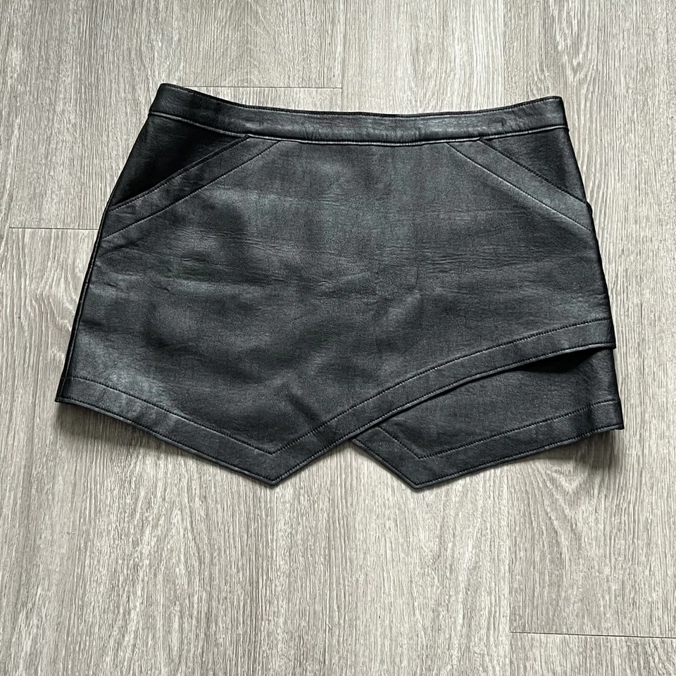Minifalda asimétrica de cuero sintético BCBGMaxazria talla L punk grunge fiesta gótica Foto 1 de 4