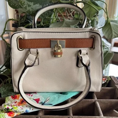 Encantador bolso de mano Charlie's blanco y marrón Foto 1 de 4