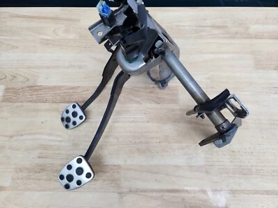 Conjunto de pedal de freno y embrague Scion BRZ 2013-2019 OEM FR-S BRZ Foto 1 de 4