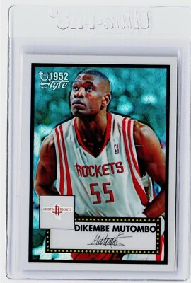 2005-06 TOPPS 1952 STYLE WHITE REFRACTOR #71 - DIKEMBE MUTOMBO #ED 245/299 - Image 1 of 2