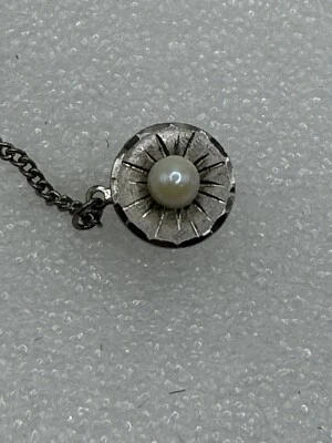 Corbata vintage redonda tono oro blanco perla cultivada centro Foto 1 de 4