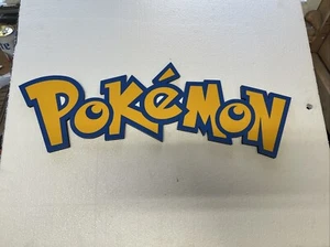 Pokémon Schild Logo Super Rare 24 Zoll Spielzimmer Wandbehang Kunst Sammlerstück - Bild 1 von 9