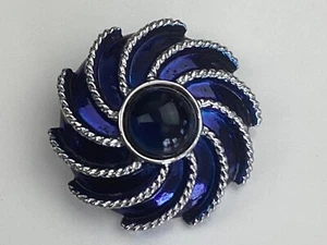 Avon MOONWIND Brooch Silver Tone Swirl Dark Blue Enamel Cabochon Center 1972 - Picture 1 of 4