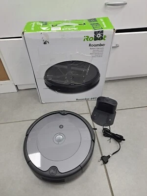 iRobot Roomba 697 0,6L Robot Aspirapolvere - Nero - Immagine 1 di 4