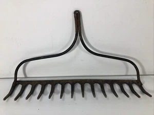 VTG 14" wide Iron Metal Garden Rake Head 16 Tines Sturdy Farmhouse Decor - Picture 1 of 6