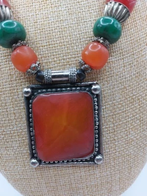 Colar declaração boho grande laranja pingente focal vermelho verde preto espaçadores de metal - Imagem 1 de 4