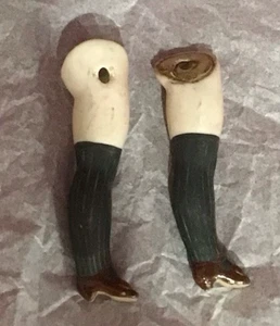 BONITO Par de Patas de Muñeca Bisque Alemana Antigua con Medias Largas Acanaladas - Imagen 1 de 7