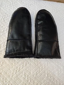 Wunderbare Damen Fäustlinge Metallic Crinkle Schwarz Kunstleder Einheitsgröße - Bild 1 von 3