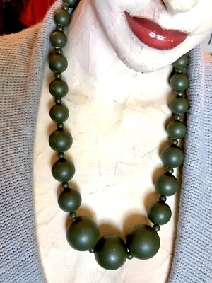 VTG Y2K Dark Green Faux Wood Chunky Huge Graduated Beaded Necklace~ Wired 25.5"L Foto 1 de 4